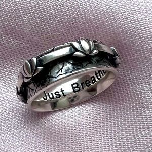 NWOT .923 Sterling Silver Lotus Fidget Ring. Size 7.